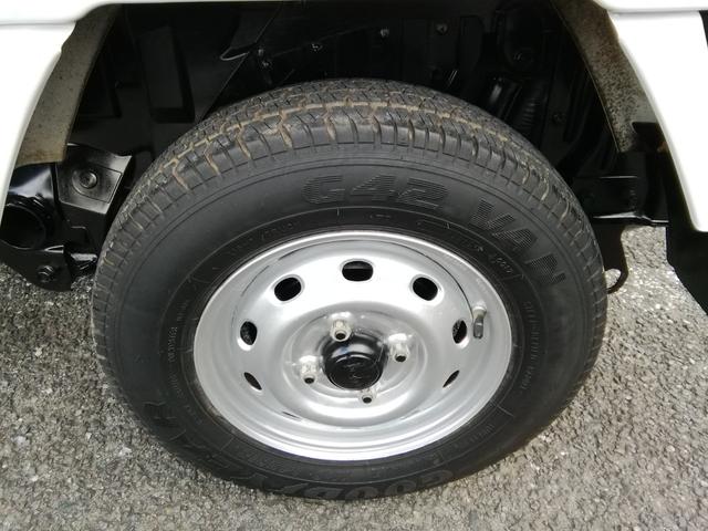 サンバートラック ＴＢ　４ＷＤ　５速ミッション　パワステ　エアコン　三方開　　走行７８３００ｋｍｋｍ　内外装クリーニング済み　車検８年５月（23枚目）