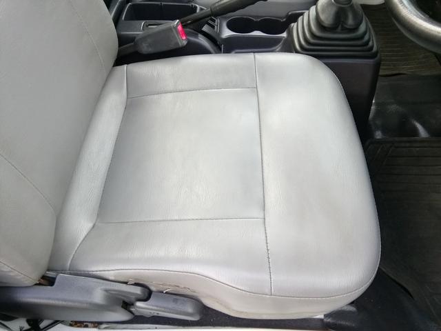 サンバートラック ＴＢ　４ＷＤ　５速ミッション　パワステ　エアコン　三方開　　走行７８３００ｋｍｋｍ　内外装クリーニング済み　車検８年５月（26枚目）