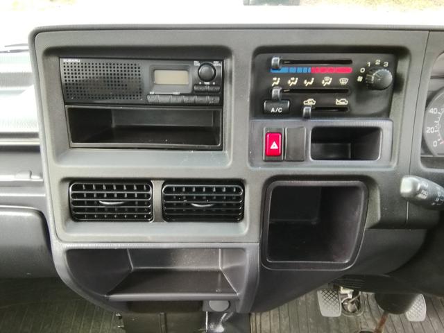 サンバートラック ＴＢ　４ＷＤ　５速ミッション　パワステ　エアコン　三方開　　走行７８３００ｋｍｋｍ　内外装クリーニング済み　車検８年５月（28枚目）