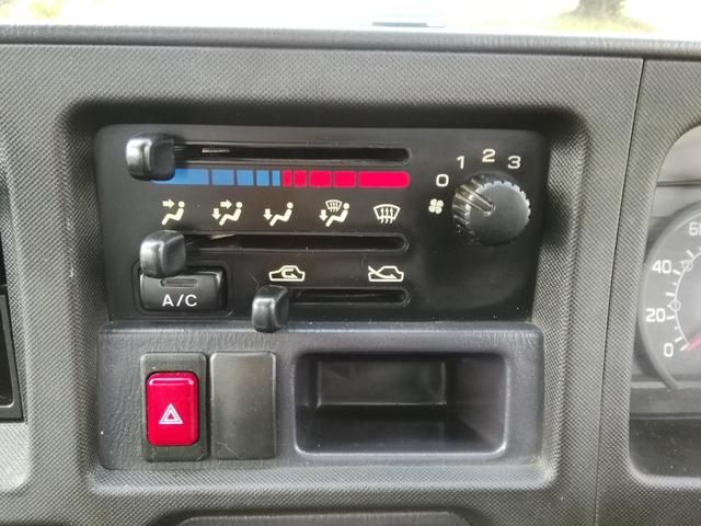 サンバートラック ＴＢ　４ＷＤ　５速ミッション　パワステ　エアコン　三方開　　走行７８３００ｋｍｋｍ　内外装クリーニング済み　車検８年５月（31枚目）