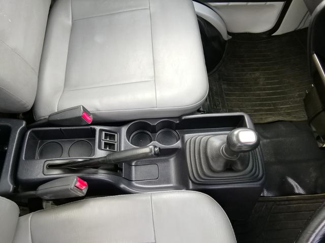 サンバートラック ＴＢ　４ＷＤ　５速ミッション　パワステ　エアコン　三方開　　走行７８３００ｋｍｋｍ　内外装クリーニング済み　車検８年５月（32枚目）