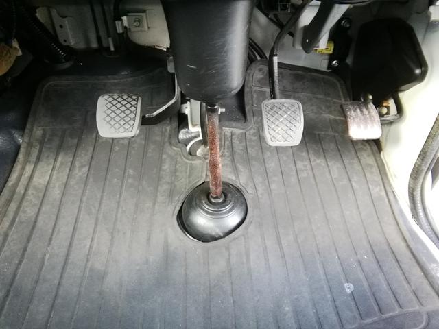 サンバートラック ＴＢ　４ＷＤ　５速ミッション　パワステ　エアコン　三方開　　走行７８３００ｋｍｋｍ　内外装クリーニング済み　車検８年５月（36枚目）