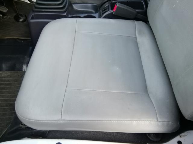 サンバートラック ＴＢ　４ＷＤ　５速ミッション　パワステ　エアコン　三方開　　走行７８３００ｋｍｋｍ　内外装クリーニング済み　車検８年５月（39枚目）