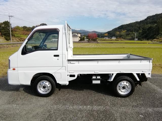 サンバートラック 　４ＷＤ　５速ミッション　パワステ　エアコン　三方開　　走行１１９３００ｋｍ　タイミグベルト交換済み　内外装クリーニング済み　車検２年付き（8枚目）