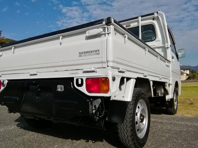 サンバートラック 　４ＷＤ　５速ミッション　パワステ　エアコン　三方開　　走行１１９３００ｋｍ　タイミグベルト交換済み　内外装クリーニング済み　車検２年付き（11枚目）