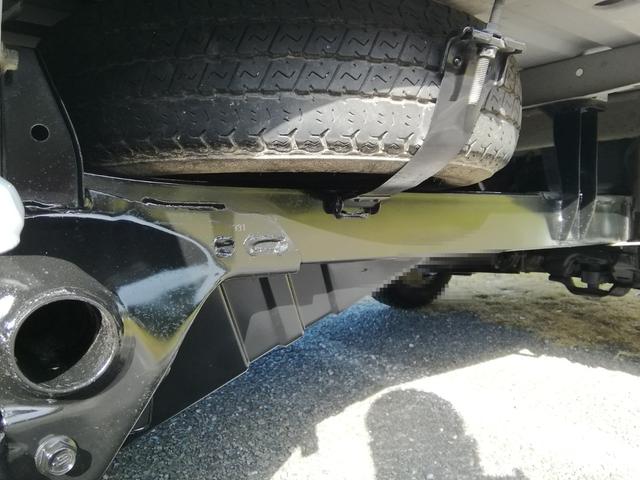 サンバートラック 　４ＷＤ　５速ミッション　パワステ　エアコン　三方開　　走行１１９３００ｋｍ　タイミグベルト交換済み　内外装クリーニング済み　車検２年付き（14枚目）