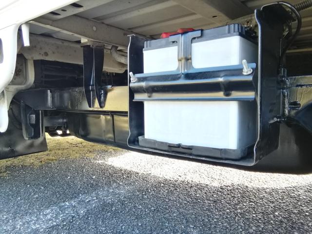 サンバートラック 　４ＷＤ　５速ミッション　パワステ　エアコン　三方開　　走行１１９３００ｋｍ　タイミグベルト交換済み　内外装クリーニング済み　車検２年付き（16枚目）