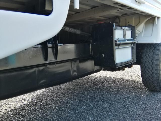 サンバートラック 　４ＷＤ　５速ミッション　パワステ　エアコン　三方開　　走行１１９３００ｋｍ　タイミグベルト交換済み　内外装クリーニング済み　車検２年付き（17枚目）
