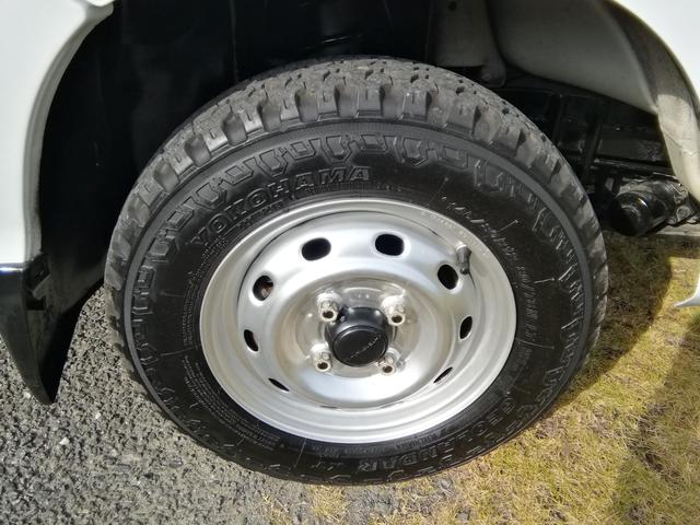 サンバートラック 　４ＷＤ　５速ミッション　パワステ　エアコン　三方開　　走行１１９３００ｋｍ　タイミグベルト交換済み　内外装クリーニング済み　車検２年付き（19枚目）