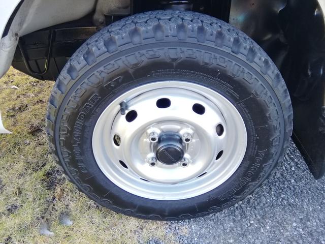 サンバートラック 　４ＷＤ　５速ミッション　パワステ　エアコン　三方開　　走行１１９３００ｋｍ　タイミグベルト交換済み　内外装クリーニング済み　車検２年付き（21枚目）