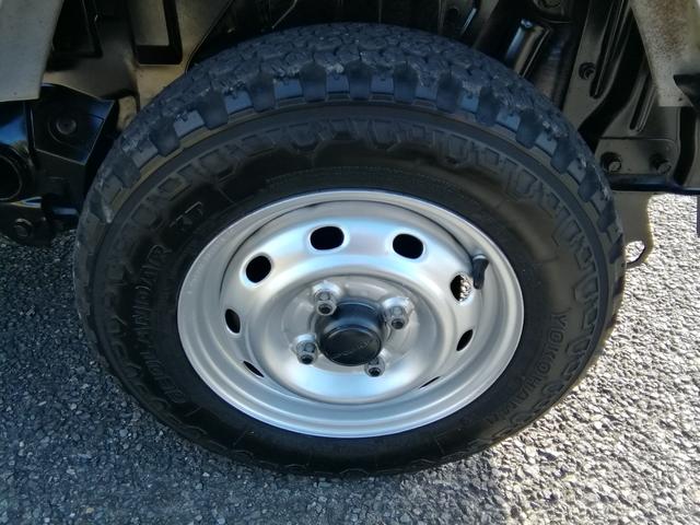 サンバートラック 　４ＷＤ　５速ミッション　パワステ　エアコン　三方開　　走行１１９３００ｋｍ　タイミグベルト交換済み　内外装クリーニング済み　車検２年付き（22枚目）