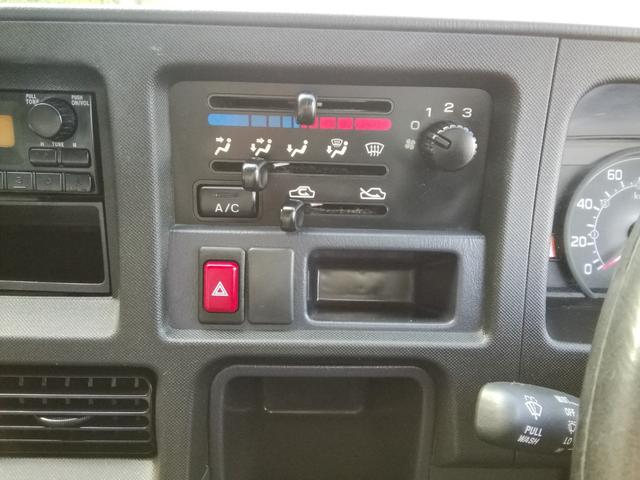 サンバートラック 　４ＷＤ　５速ミッション　パワステ　エアコン　三方開　　走行１１９３００ｋｍ　タイミグベルト交換済み　内外装クリーニング済み　車検２年付き（30枚目）