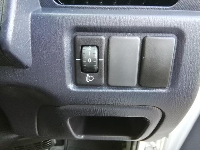 サンバートラック 　４ＷＤ　５速ミッション　パワステ　エアコン　三方開　　走行１１９３００ｋｍ　タイミグベルト交換済み　内外装クリーニング済み　車検２年付き（31枚目）