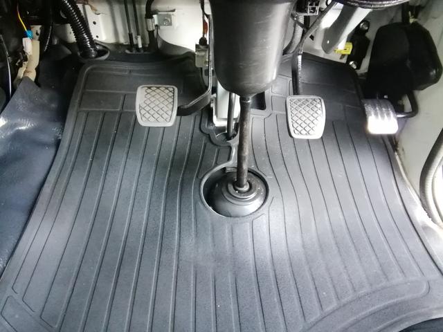 サンバートラック 　４ＷＤ　５速ミッション　パワステ　エアコン　三方開　　走行１１９３００ｋｍ　タイミグベルト交換済み　内外装クリーニング済み　車検２年付き（34枚目）