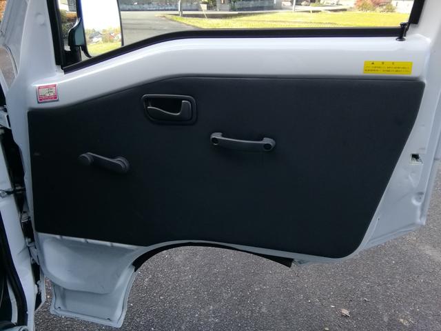 サンバートラック 　４ＷＤ　５速ミッション　パワステ　エアコン　三方開　　走行１１９３００ｋｍ　タイミグベルト交換済み　内外装クリーニング済み　車検２年付き（35枚目）