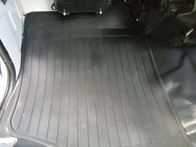 サンバートラック 　４ＷＤ　５速ミッション　パワステ　エアコン　三方開　　走行１１９３００ｋｍ　タイミグベルト交換済み　内外装クリーニング済み　車検２年付き（39枚目）