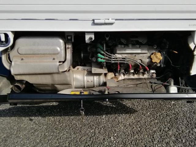 サンバートラック 　４ＷＤ　５速ミッション　パワステ　エアコン　三方開　　走行１１９３００ｋｍ　タイミグベルト交換済み　内外装クリーニング済み　車検２年付き（42枚目）