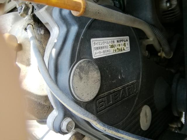 サンバートラック 　４ＷＤ　５速ミッション　パワステ　エアコン　三方開　　走行１１９３００ｋｍ　タイミグベルト交換済み　内外装クリーニング済み　車検２年付き（44枚目）
