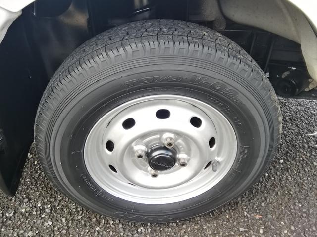 サンバートラック TB 5速ミッション パワステ エアコン 三方開 走行118000km タイミグベルト交換済み 内外装クリーニング済み 車検2年付き(16枚目)