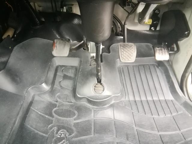 サンバートラック TB 5速ミッション パワステ エアコン 三方開 走行118000km タイミグベルト交換済み 内外装クリーニング済み 車検2年付き(37枚目)