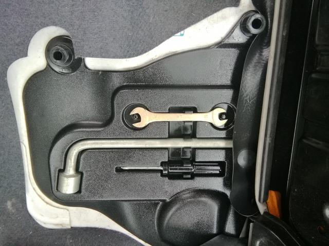 サンバートラック TB 5速ミッション パワステ エアコン 三方開 走行118000km タイミグベルト交換済み 内外装クリーニング済み 車検2年付き(46枚目)