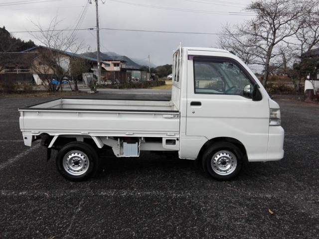 ハイゼットトラック エアコン・パワステ スペシャル 4WD 5速ミッション パワステ エアコン 三方開 走行67900km タイミングチェーン 内外装クリーニング済み 車検2年渡し(4枚目)