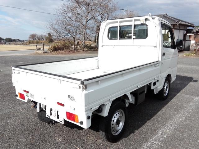 キャリイトラック ＫＣエアコン・パワステ農繁仕様　４ＷＤ　５速ミッション　エアコン　パワステ　三方開　走行１０３０００ｍ　タイミングチェーン　車検９年１２月　内外装クリーニング済（5枚目）