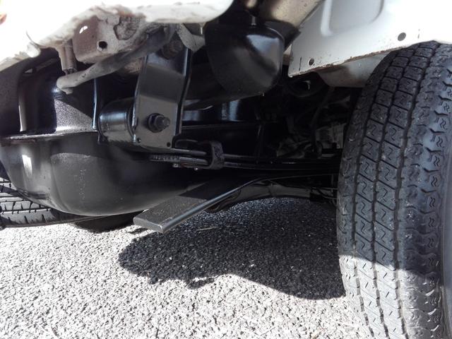 キャリイトラック ＫＣエアコン・パワステ農繁仕様　４ＷＤ　５速ミッション　エアコン　パワステ　三方開　走行１０３０００ｍ　タイミングチェーン　車検９年１２月　内外装クリーニング済（12枚目）