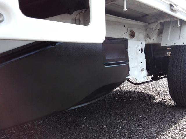 キャリイトラック ＫＣエアコン・パワステ農繁仕様　４ＷＤ　５速ミッション　エアコン　パワステ　三方開　走行１０３０００ｍ　タイミングチェーン　車検９年１２月　内外装クリーニング済（18枚目）