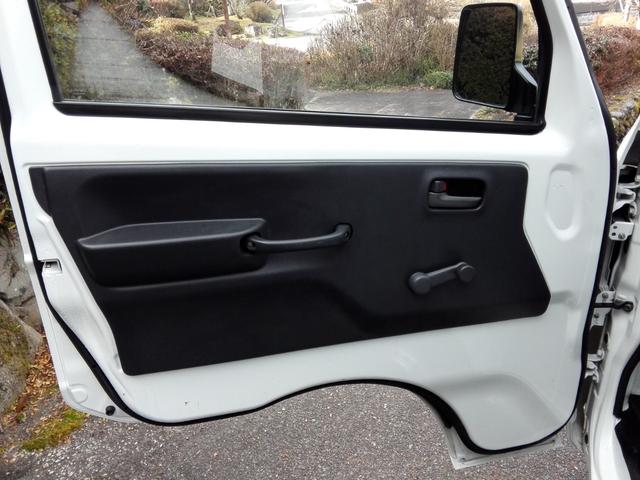 キャリイトラック ＫＣエアコン・パワステ農繁仕様　４ＷＤ　５速ミッション　エアコン　パワステ　三方開　走行１０３０００ｍ　タイミングチェーン　車検９年１２月　内外装クリーニング済（46枚目）