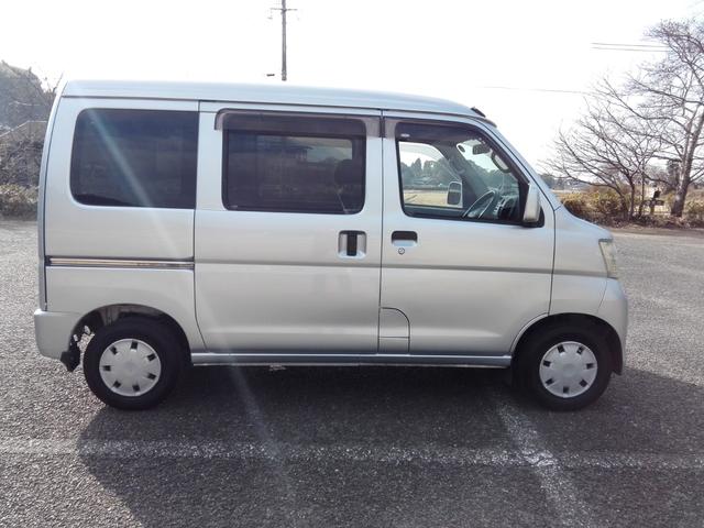 ハイゼットカーゴ クルーズ 4WD ハイルーフ オートマ パワステ エアコン 両側スライドドア Wエアバック 前後パワーウィンドウ 走行127150km タイミングチェーン 内外装クリーニング済 車検8年6月(4枚目)