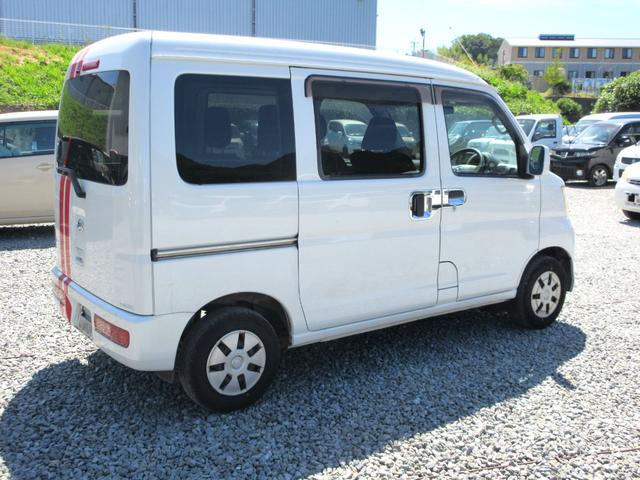 ハイゼットカーゴ クルーズターボ55thアニバサリゴールドエディション /キーレス/パワーウィンドウ/エアコン/パワステ/ナビ/TV/両側スライド・ドア/ETC/タイミングチェーン/車検整備付き(8枚目)