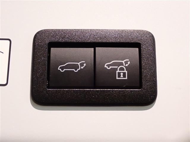 プリウス Ｚ　ＴＶナビ　セキュリティー　ＡＷ　オートエアコン　クルーズコントロール　運転席パワーシート　横滑り防止装置　ＡＢＳ　運転席エアバッグ　パワーウインドウ　メモリナビ　パワステ　キーフリー　スマートキー（10枚目）