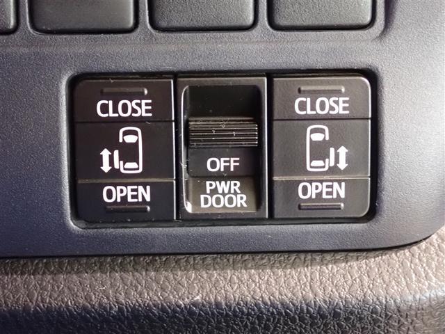 ヴォクシー ＺＳ　煌　地上デジタル　両側パワードア　アイドリングストップ車　パワーウィンド　横滑防止　整備記録簿　ＤＶＤ可　盗難防止装置　スマートエントリー　Ｂカメラ　ＬＥＤヘッドライト　メモリーナビ　３列シート　ＥＴＣ（21枚目）