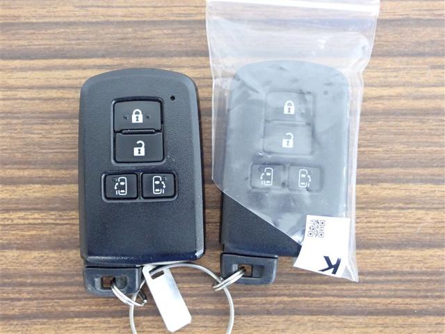 ヴォクシー ＺＳ　煌　地上デジタル　両側パワードア　アイドリングストップ車　パワーウィンド　横滑防止　整備記録簿　ＤＶＤ可　盗難防止装置　スマートエントリー　Ｂカメラ　ＬＥＤヘッドライト　メモリーナビ　３列シート　ＥＴＣ（26枚目）