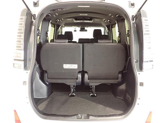 ヴォクシー ＺＳ　煌　地上デジタル　ＴＳＳ　両側パワードア　アイドリングストップ車　パワーウィンド　横滑防止　整備記録簿　ＤＶＤ可　盗難防止装置　スマートエントリー　Ｂカメラ　ＬＥＤヘッドライト　メモリーナビ　３列シート（7枚目）