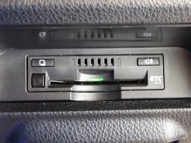 ヴォクシー ＺＳ　煌　地上デジタル　ＴＳＳ　両側パワードア　アイドリングストップ車　パワーウィンド　横滑防止　整備記録簿　ＤＶＤ可　盗難防止装置　スマートエントリー　Ｂカメラ　ＬＥＤヘッドライト　メモリーナビ　３列シート（24枚目）