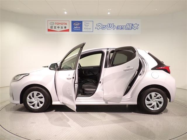 ヤリス Ｇ　スマートエントリー　ナビＴＶ　記録簿付き　地デジフルセグＴＶ　誤発進抑制装置　ＬＥＤ　キーレスエントリー　オートエアコン　横滑り防止機能　盗難防止　バックモニター　メモリナビ　ＡＢＳ　エアバッグ（4枚目）