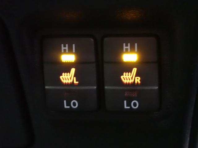 ヴォクシー ハイブリッドＺＳ　プリクラッシュ　スマキー　１オーナー　オートエアコン　ナビＴＶ　ＥＴＣ車載器　イモビ　ＬＥＤヘッドライ　アルミ　地デジ　エアバック　両席エアバック　ＡＢＳ　キーレス　３列シート　メモリーナビ（17枚目）