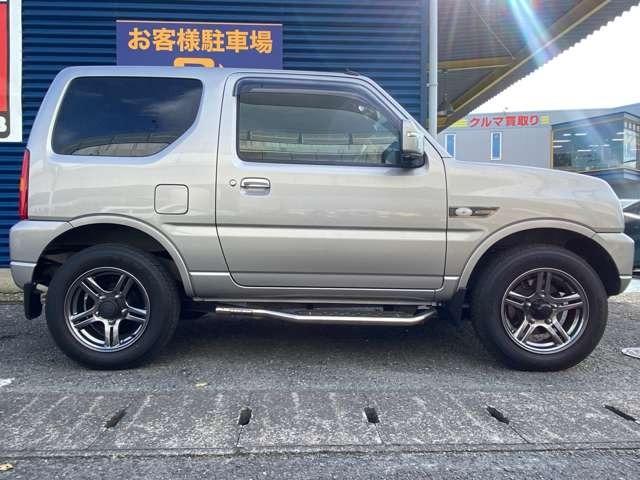 ジムニー ランドベンチャー　４ＷＤ　ターボ　５速マニュアル車　シートヒーター　バックカメラ　ナビ　Ｂｌｕｅｔｏｏｔｈ　キーレス　ＥＴＣ　プライバシーガラス　アルミホイール　電動格納ミラー（6枚目）