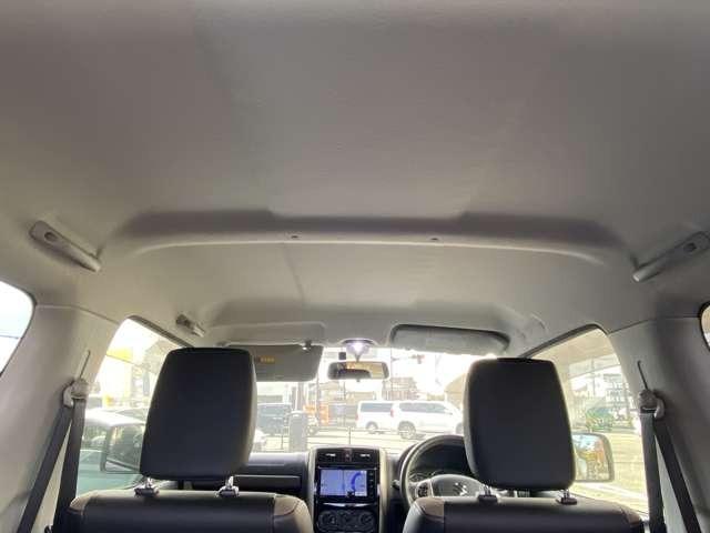 ジムニー ランドベンチャー　４ＷＤ　ターボ　５速マニュアル車　シートヒーター　バックカメラ　ナビ　Ｂｌｕｅｔｏｏｔｈ　キーレス　ＥＴＣ　プライバシーガラス　アルミホイール　電動格納ミラー（13枚目）