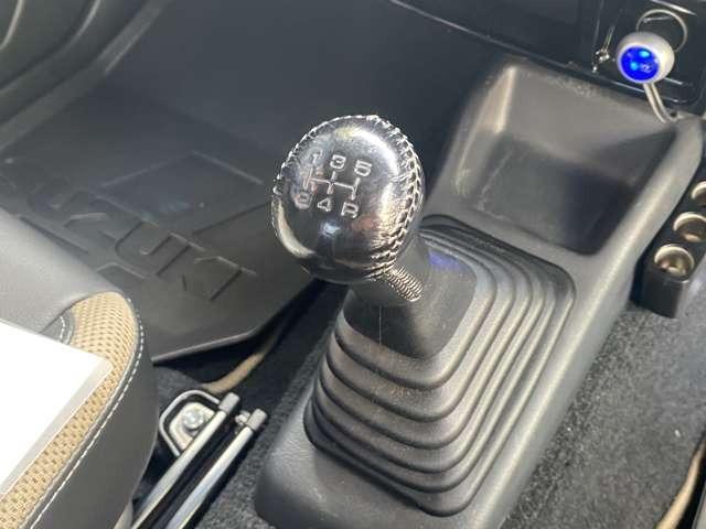 ジムニー ランドベンチャー　４ＷＤ　ターボ　５速マニュアル車　シートヒーター　バックカメラ　ナビ　Ｂｌｕｅｔｏｏｔｈ　キーレス　ＥＴＣ　プライバシーガラス　アルミホイール　電動格納ミラー（17枚目）