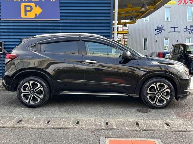 ヴェゼル ハイブリッドＺ・ホンダセンシング　パドルシフト　クルーズコントロール　ナビＴＶ　バックカメラ　Ｂｌｕｅｔｏｏｔｈ　ＵＳＢ　ＨＤＭＩ　ドラレコ　ＥＴＣ　衝突被害軽減ブレーキ　レーンアシスト　オートヘッドライト（3枚目）