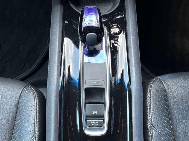 ヴェゼル ハイブリッドＺ・ホンダセンシング　パドルシフト　クルーズコントロール　ナビＴＶ　バックカメラ　Ｂｌｕｅｔｏｏｔｈ　ＵＳＢ　ＨＤＭＩ　ドラレコ　ＥＴＣ　衝突被害軽減ブレーキ　レーンアシスト　オートヘッドライト（22枚目）