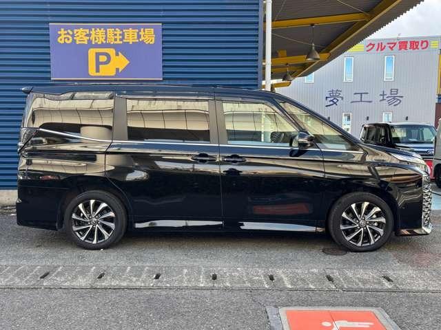 ヴォクシー ハイブリッドＳ－Ｚ　７人乗り　ナビ　Ｂｌｕｅｔｏｏｔｈ　クルーズコントロール　ドラレコ　ＥＴＣ　両側パワースライドドア　シートヒーター　オートヘッドライト　オートマチックハイビーム（3枚目）