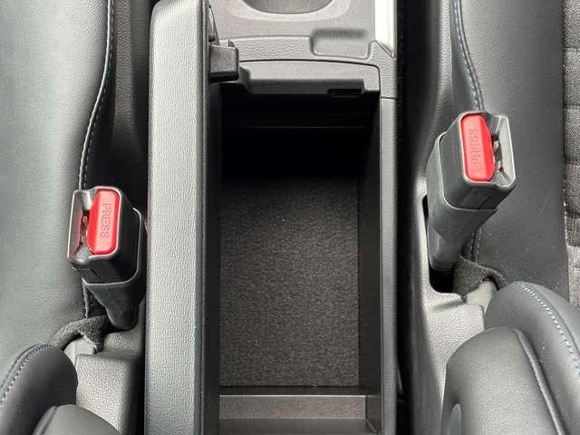 ヴォクシー ハイブリッドＳ－Ｚ　７人乗り　ナビ　Ｂｌｕｅｔｏｏｔｈ　クルーズコントロール　ドラレコ　ＥＴＣ　両側パワースライドドア　シートヒーター　オートヘッドライト　オートマチックハイビーム（20枚目）