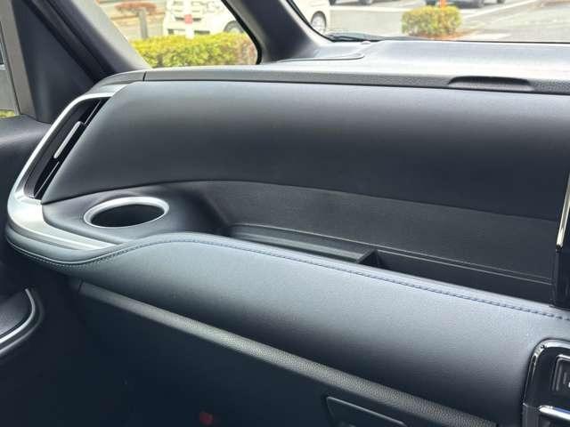 ヴォクシー ハイブリッドＳ－Ｚ　７人乗り　ナビ　Ｂｌｕｅｔｏｏｔｈ　クルーズコントロール　ドラレコ　ＥＴＣ　両側パワースライドドア　シートヒーター　オートヘッドライト　オートマチックハイビーム（31枚目）