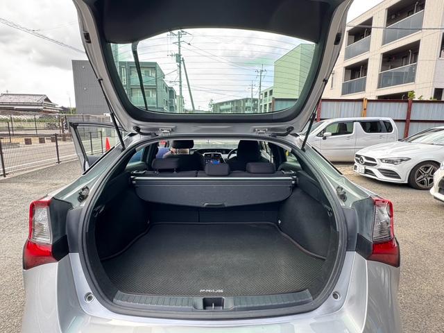 プリウス Ａ　９インチナビ　バックカメラ　運転席パワーシート　ヘッドライトディスプレイ　取説あり　スペアキーあり　ＥＴＣ（17枚目）