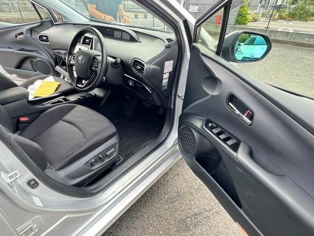 プリウス Ａ　９インチナビ　バックカメラ　運転席パワーシート　ヘッドライトディスプレイ　取説あり　スペアキーあり　ＥＴＣ（20枚目）