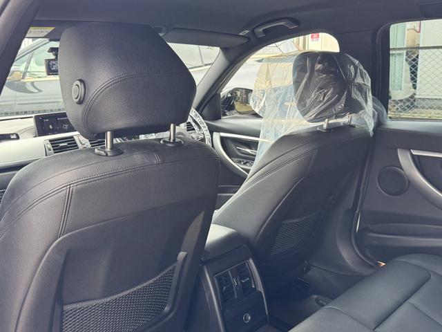 3シリーズ 318iツーリング Mスポーツ エディションシャドー ディスプレイメーター・シートヒーター・レザーシート・19インチアルミ・ドライブレコーダー・電動リアゲート(53枚目)